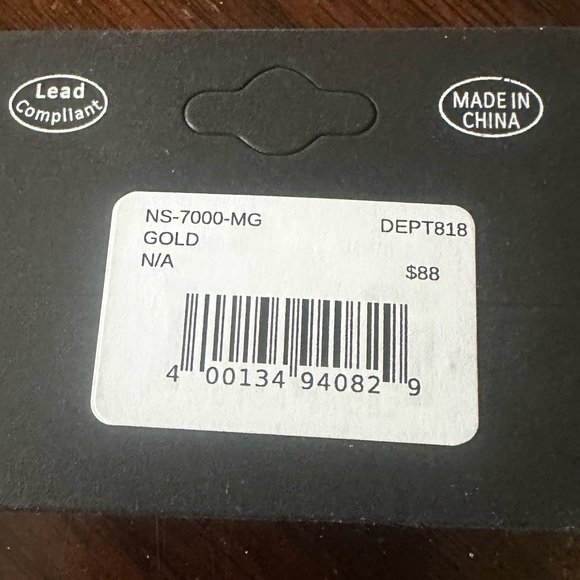 Gold Mother of Pearl Clover Necklace - Picture 4 of 4